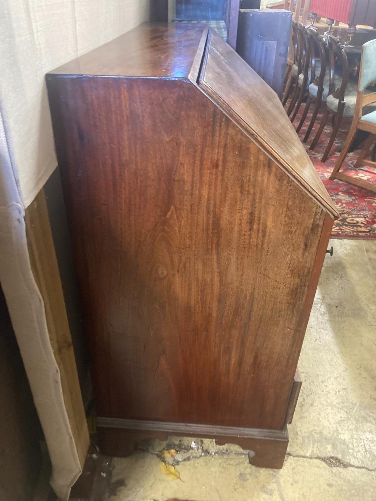 A George III mahogany bureau, width 106cm, depth 52cm, height 104cm